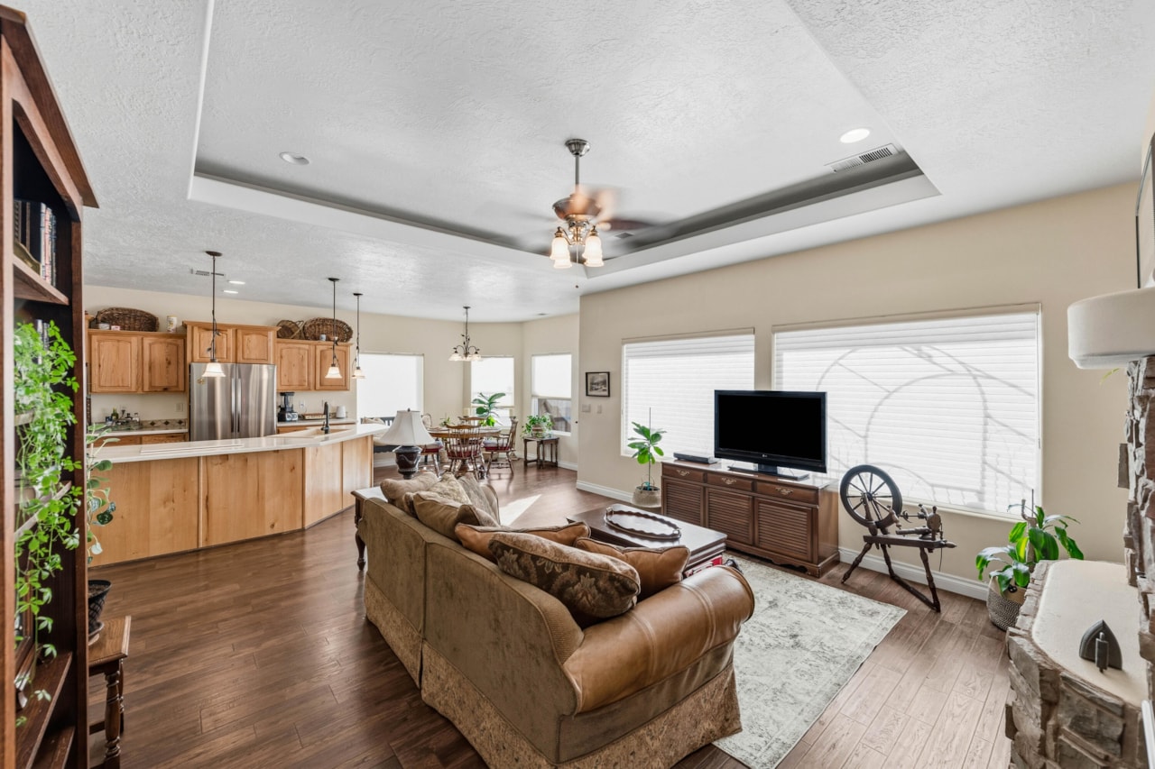 201 W Lake LN Toquerville, UT 84774 home for sale, MLS#25-267723 - Erika Rogers Photo 16