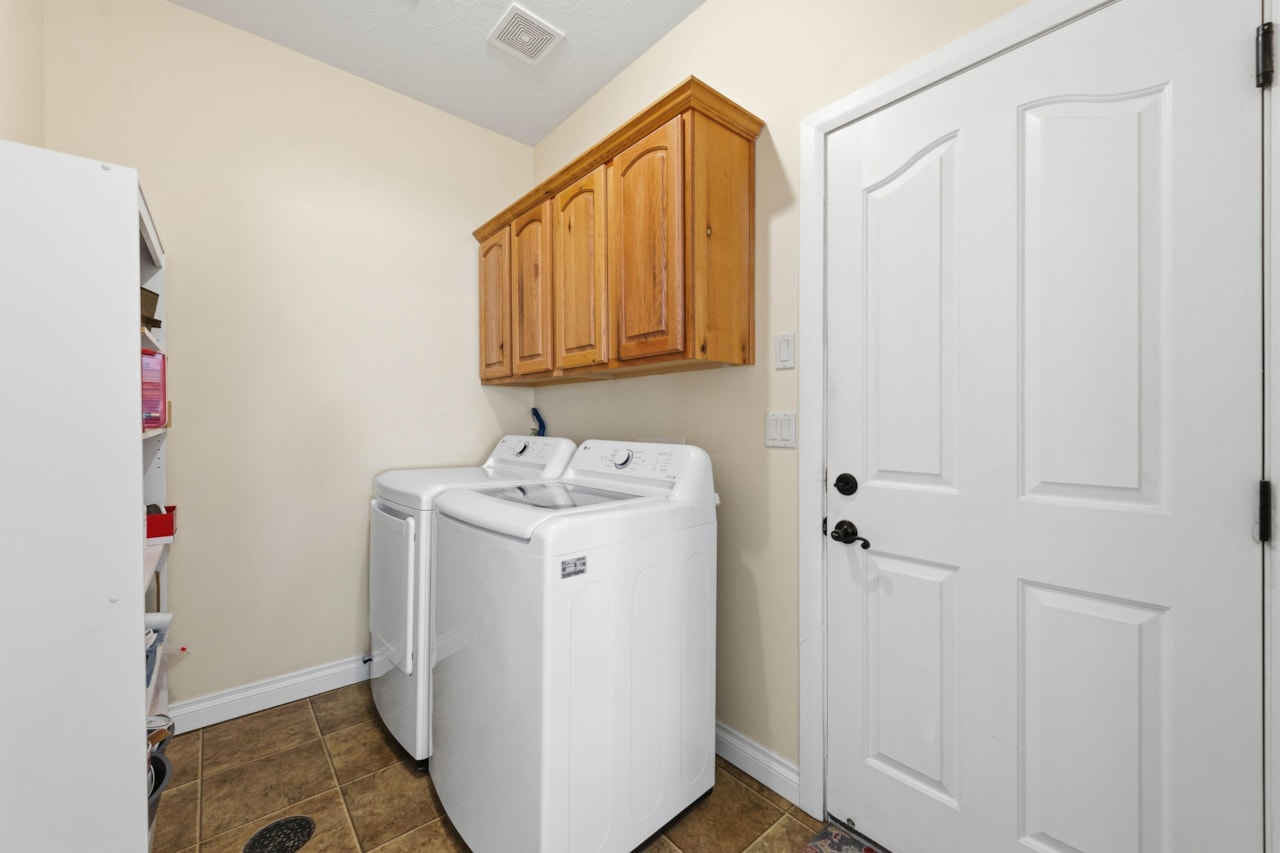 201 W Lake LN Toquerville, UT 84774 home for sale, MLS#25-267723 - Erika Rogers Photo 28