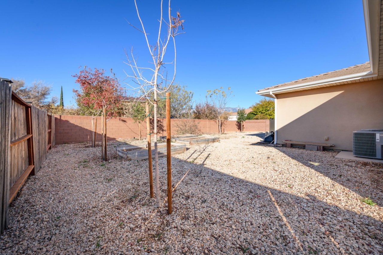 201 W Lake LN Toquerville, UT 84774 home for sale, MLS#25-267723 - Erika Rogers Photo 32