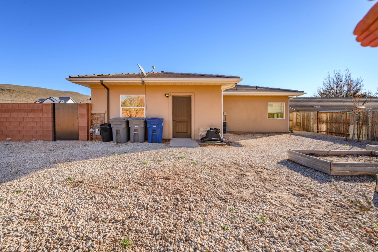 201 W Lake LN Toquerville, UT 84774 home for sale, MLS#25-267723 - Erika Rogers Photo 33