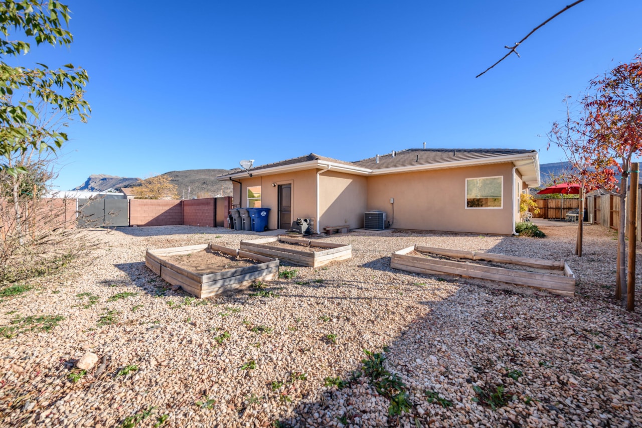 201 W Lake LN Toquerville, UT 84774 home for sale, MLS#25-267723 - Erika Rogers Photo 34