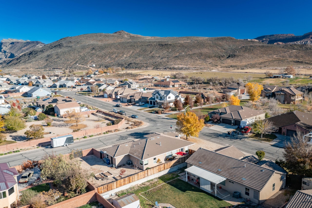 201 W Lake LN Toquerville, UT 84774 home for sale, MLS#25-267723 - Erika Rogers Photo 37