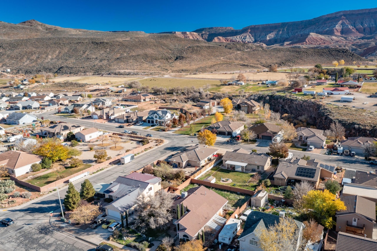 201 W Lake LN Toquerville, UT 84774 home for sale, MLS#25-267723 - Erika Rogers Photo 38