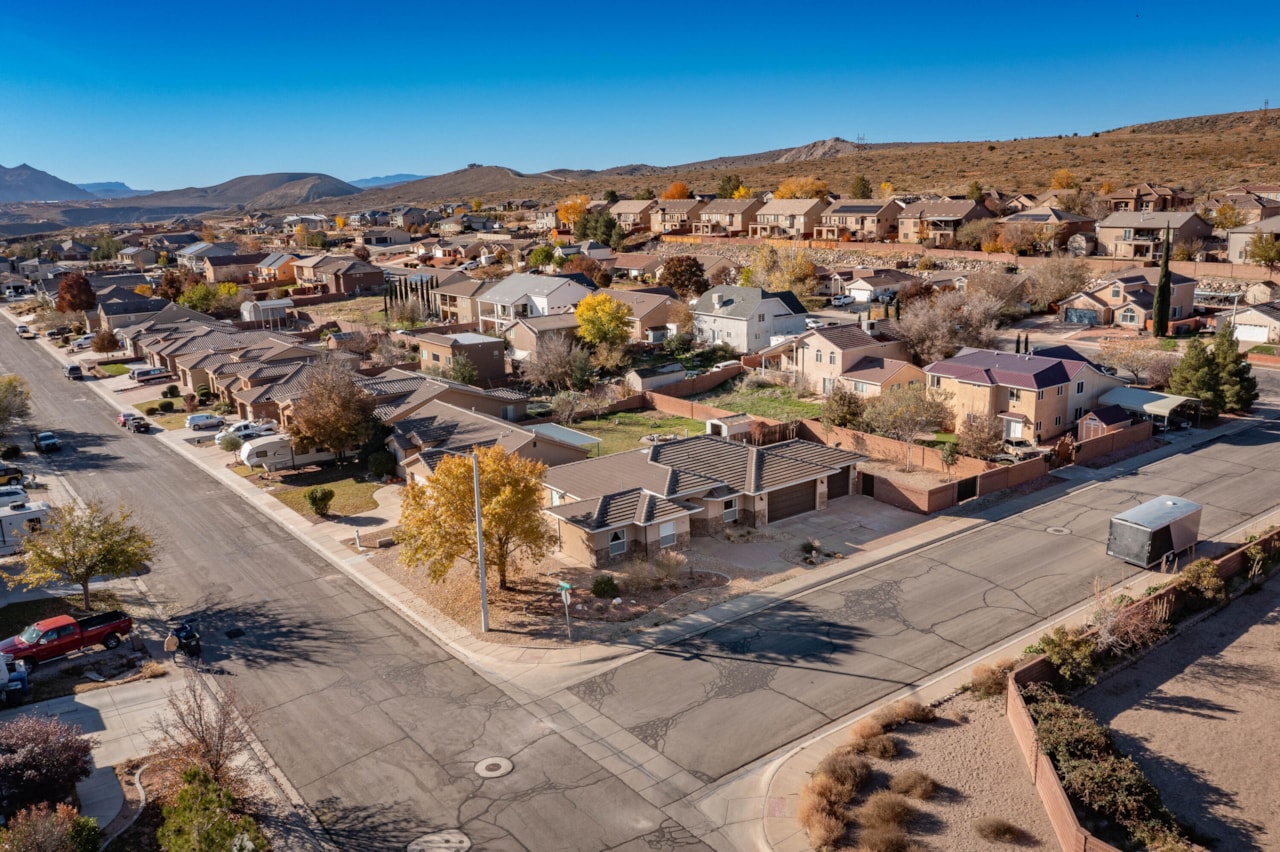 201 W Lake LN Toquerville, UT 84774 home for sale, MLS#25-267723 - Erika Rogers Photo 43