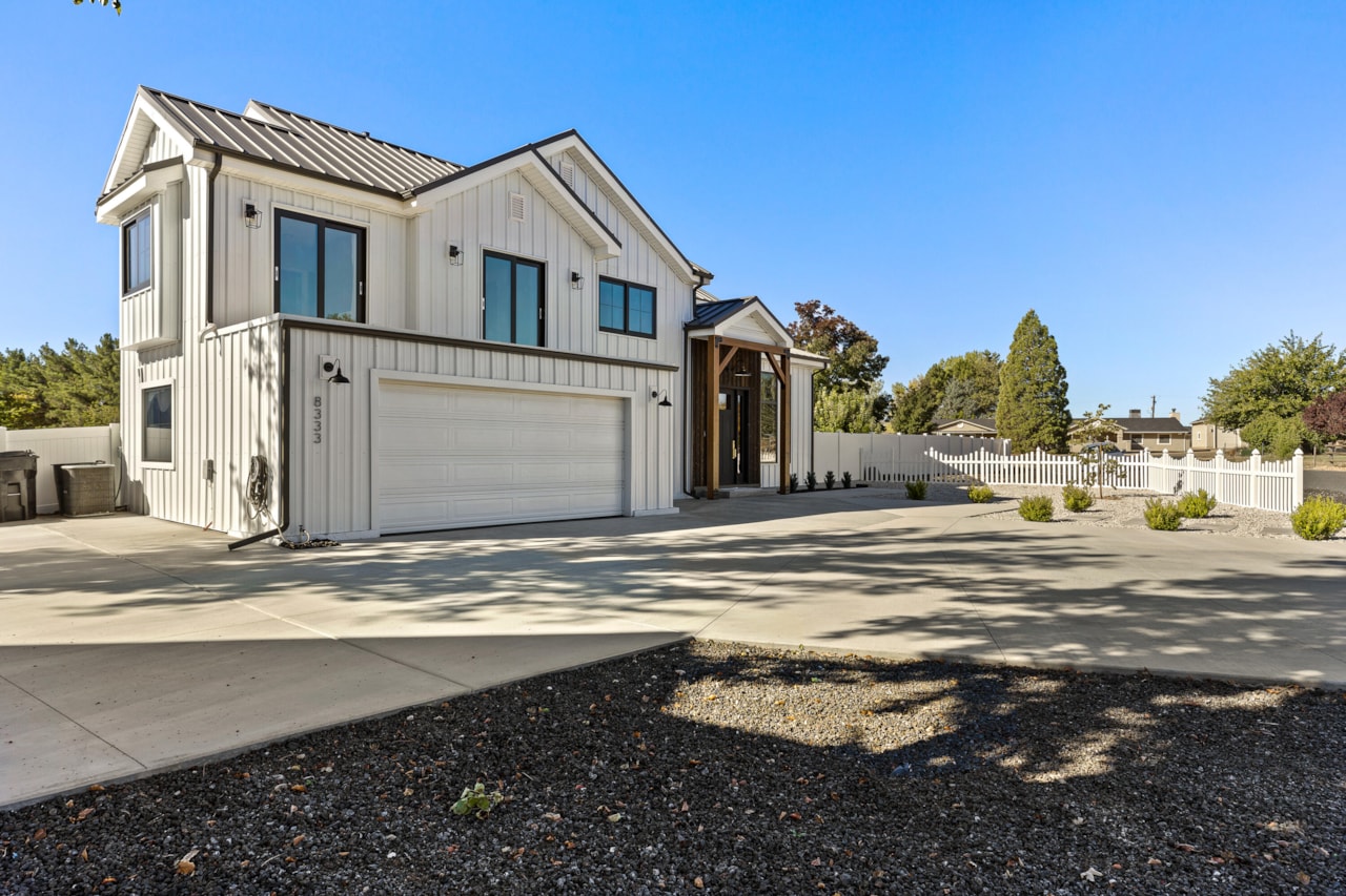 8333 N Sapphire DR St George, UT 84770 home for sale, MLS#25-266491 - Erika Rogers Photo 3