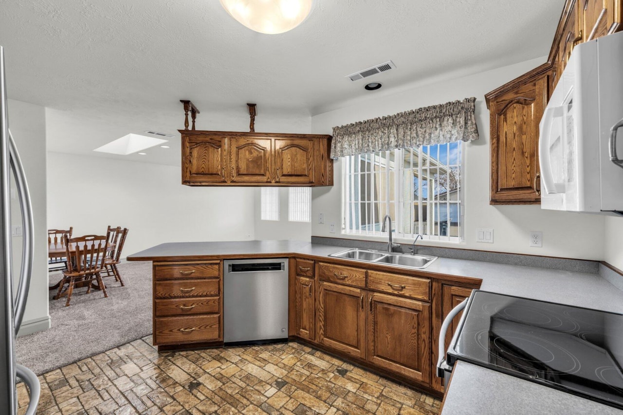 1050 W Red Hills Parkway #41 Washington, UT 84780 home for sale, MLS#26-267787 - Erika Rogers Photo 5