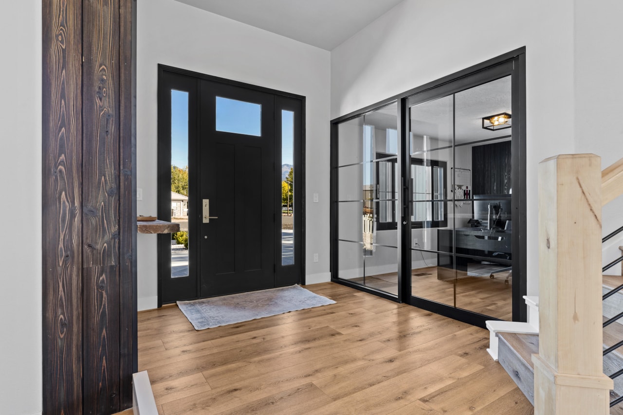 8333 N Sapphire DR St George, UT 84770 home for sale, MLS#25-266491 - Erika Rogers Photo 7