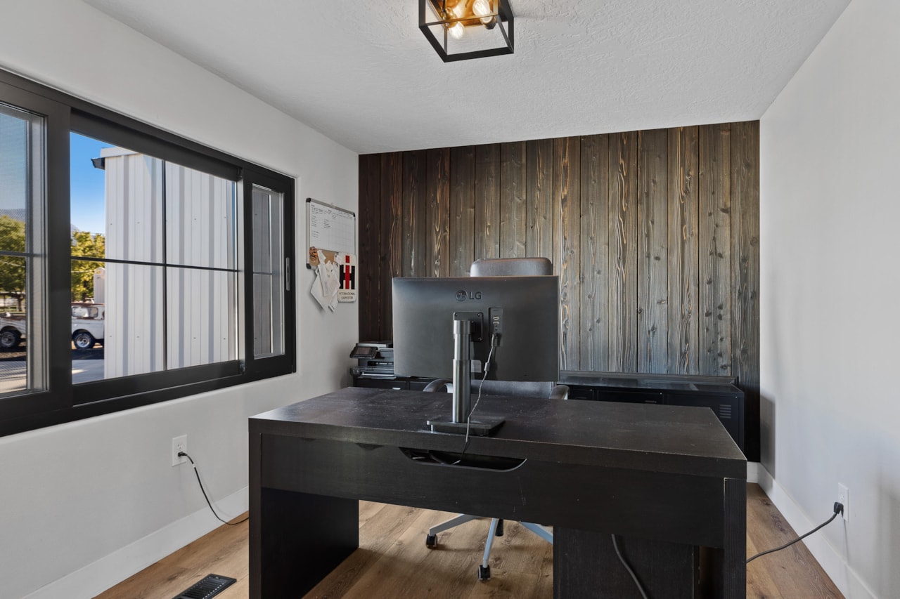 8333 N Sapphire DR St George, UT 84770 home for sale, MLS#25-266491 - Erika Rogers Photo 9