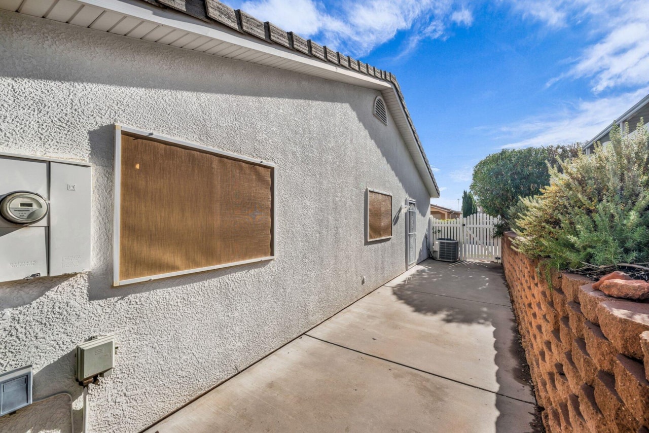 1050 W Red Hills Parkway #41 Washington, UT 84780 home for sale, MLS#26-267787 - Erika Rogers Photo 13