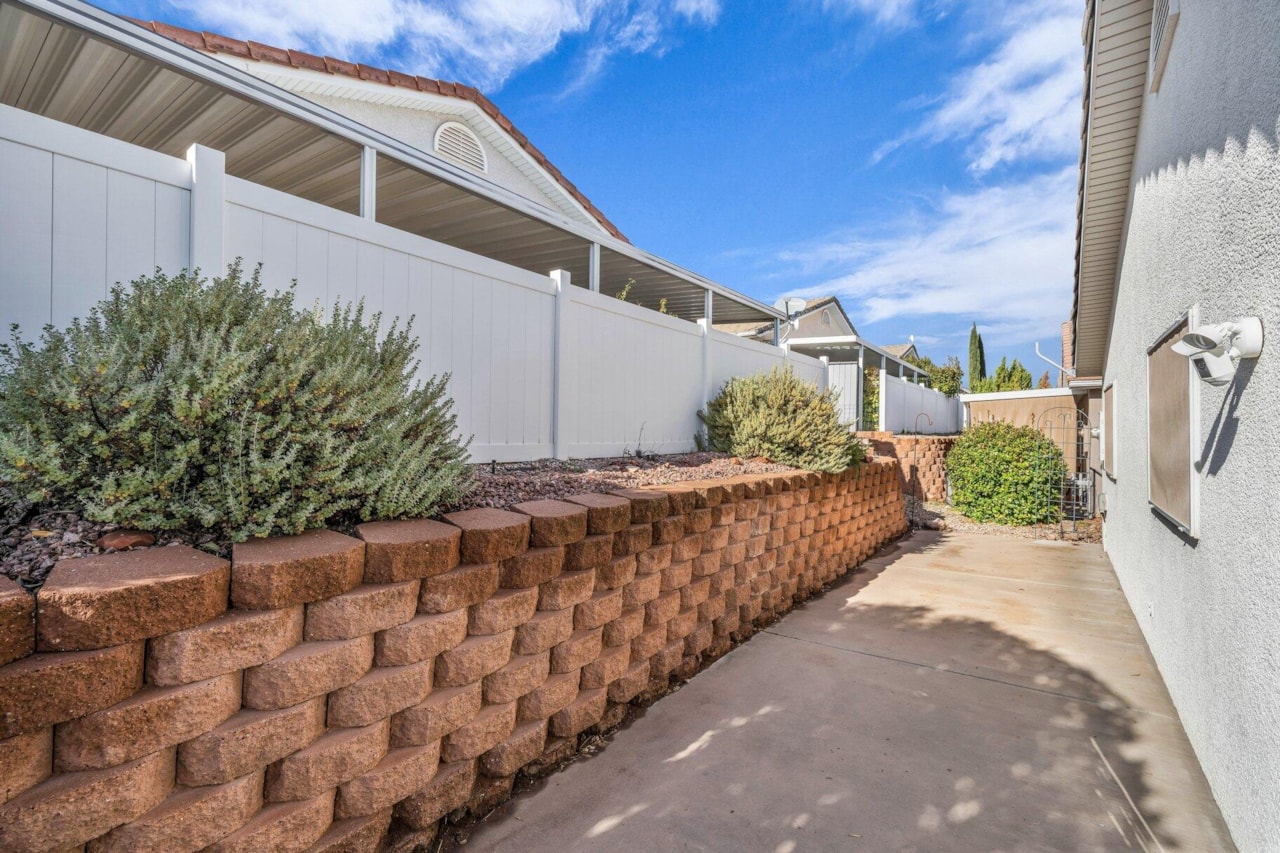 1050 W Red Hills Parkway #41 Washington, UT 84780 home for sale, MLS#26-267787 - Erika Rogers Photo 15