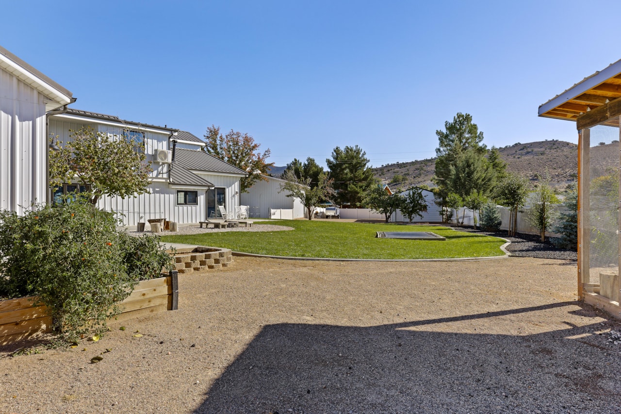 8333 N Sapphire DR St George, UT 84770 home for sale, MLS#25-266491 - Erika Rogers Photo 39