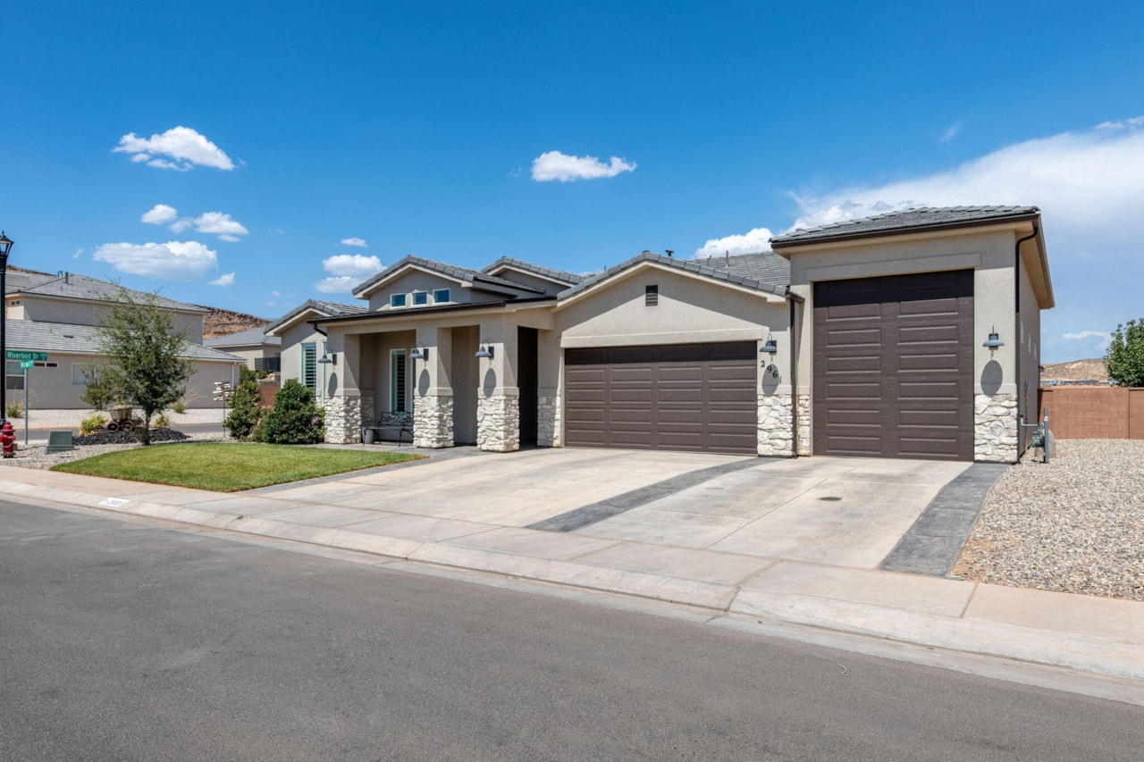 2961 E Beartrap Canyon DR Washington, UT 84780 home for sale, MLS#25-267726 - Erika Rogers Photo 2