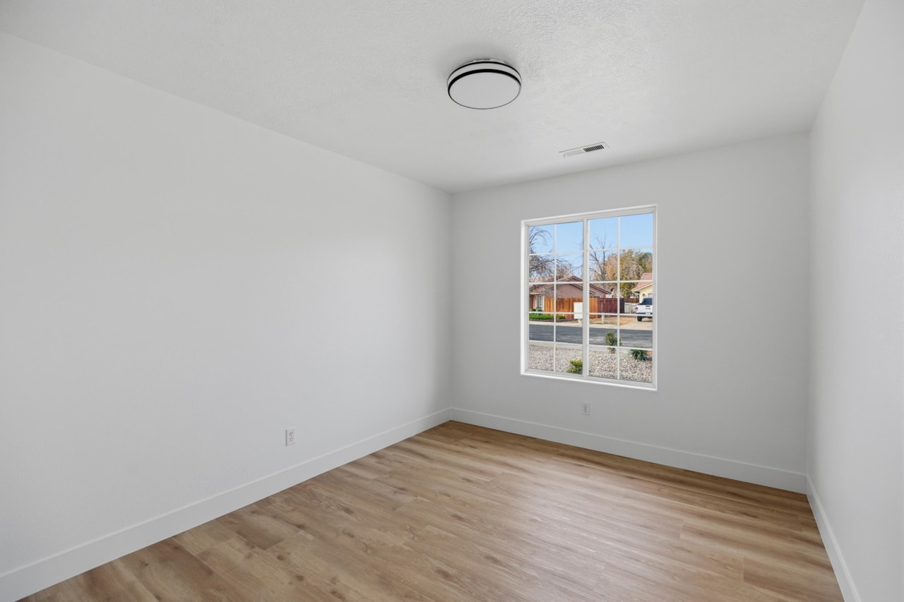 34 N Paradise Way St George, UT 84790 home for sale, MLS#26-267790 - Erika Rogers Photo 5