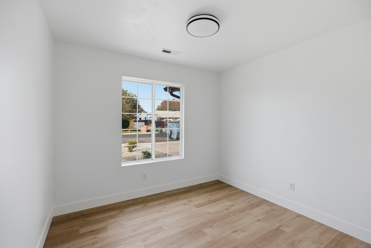 34 N Paradise Way St George, UT 84790 home for sale, MLS#26-267790 - Erika Rogers Photo 6