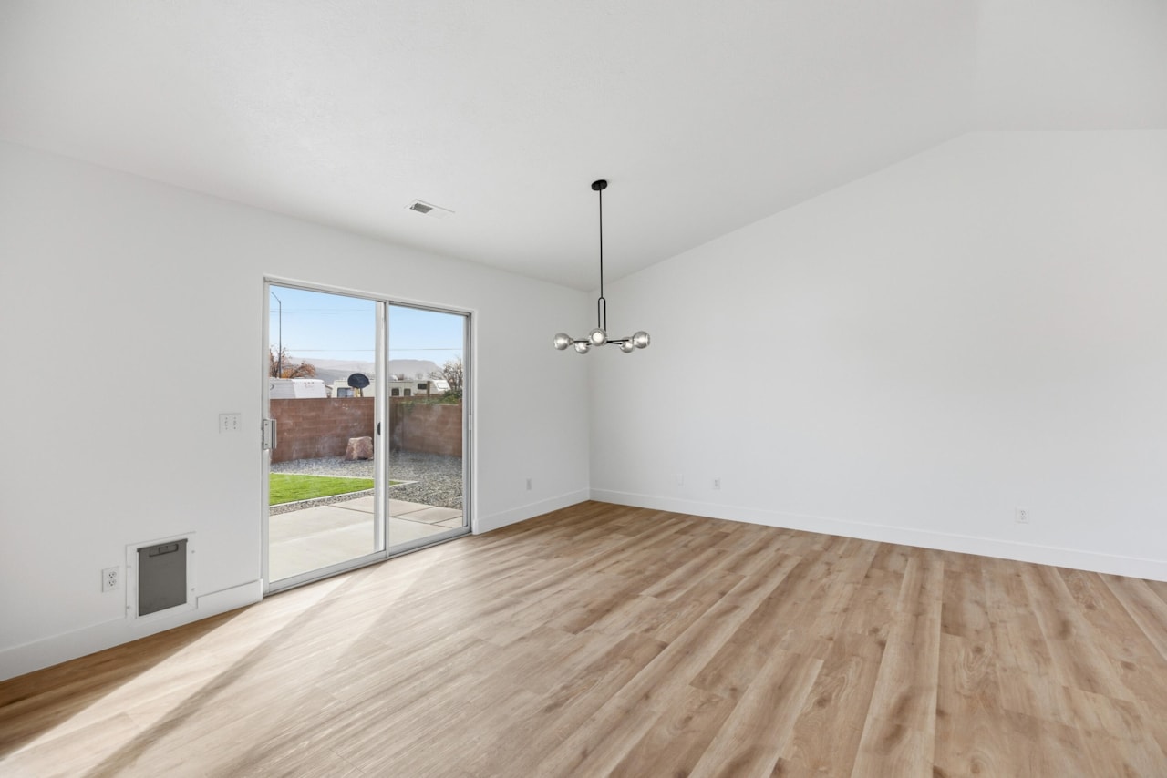 34 N Paradise Way St George, UT 84790 home for sale, MLS#26-267790 - Erika Rogers Photo 11