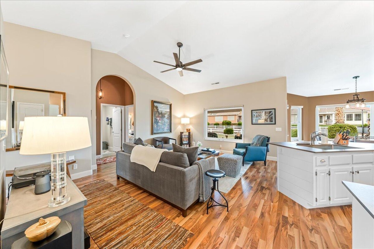 443 E Majestic DR Ivins, UT 84738 home for sale, MLS#26-267792 - Erika Rogers Photo 14