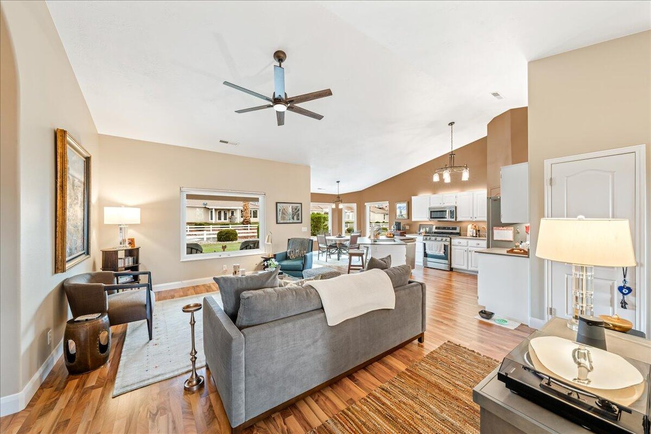 443 E Majestic DR Ivins, UT 84738 home for sale, MLS#26-267792 - Erika Rogers Photo 15