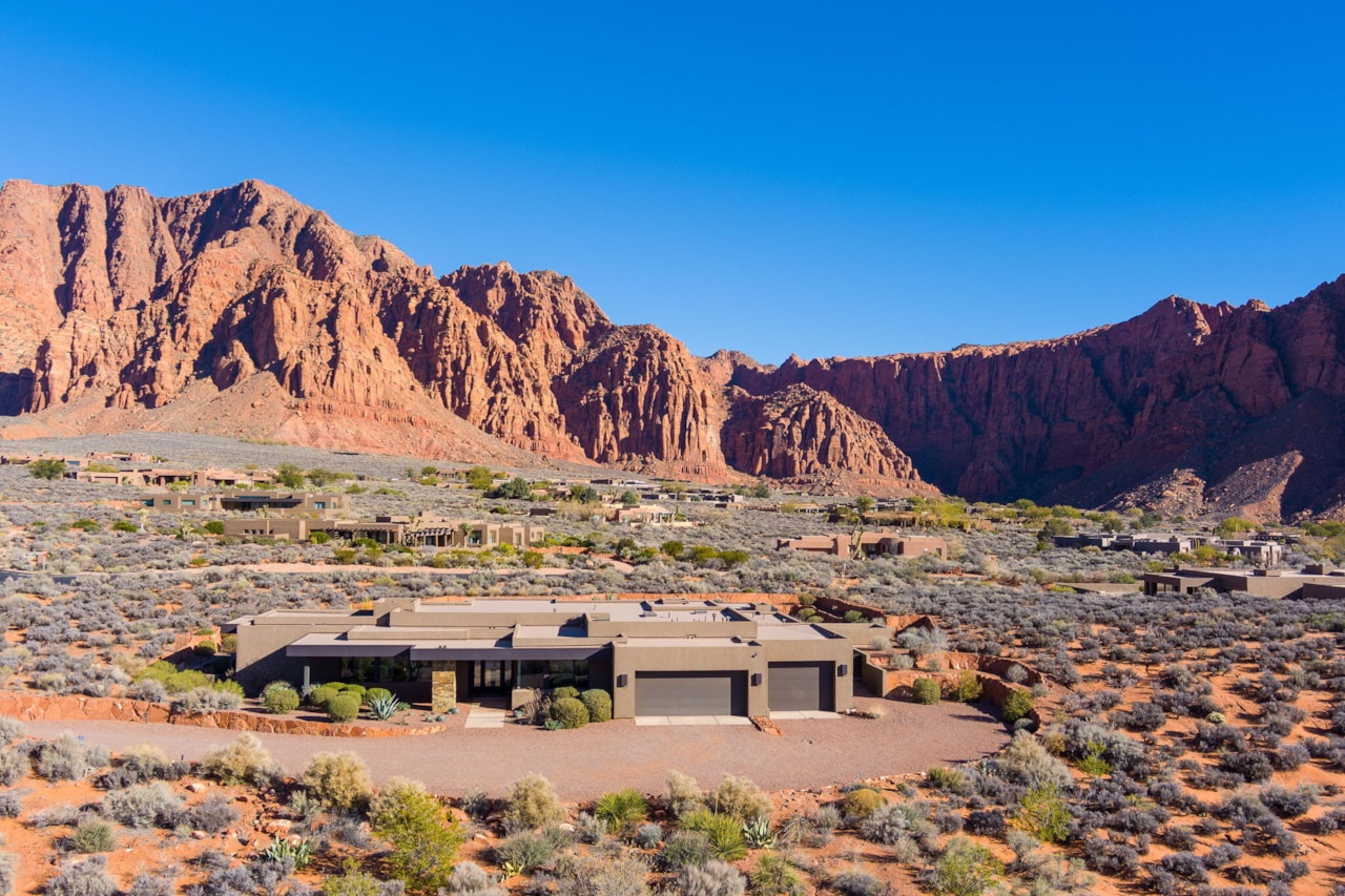 1748 Cochise Way Ivins, UT 84738 home for sale, MLS#26-267791 - Erika Rogers Photo 2