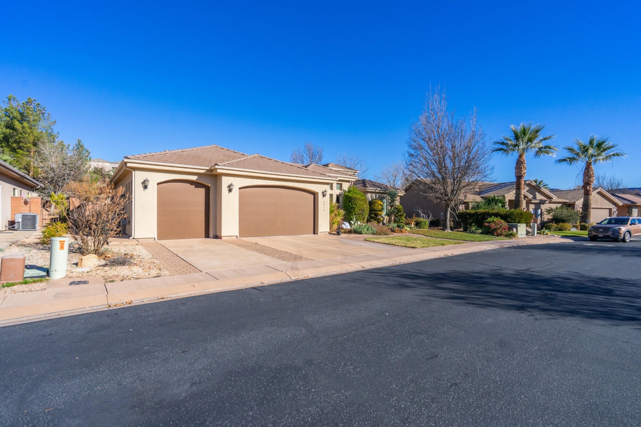 2246 W Sonoma LN St George, UT 84770 home for sale, MLS#25-267727 - Erika Rogers Photo 2