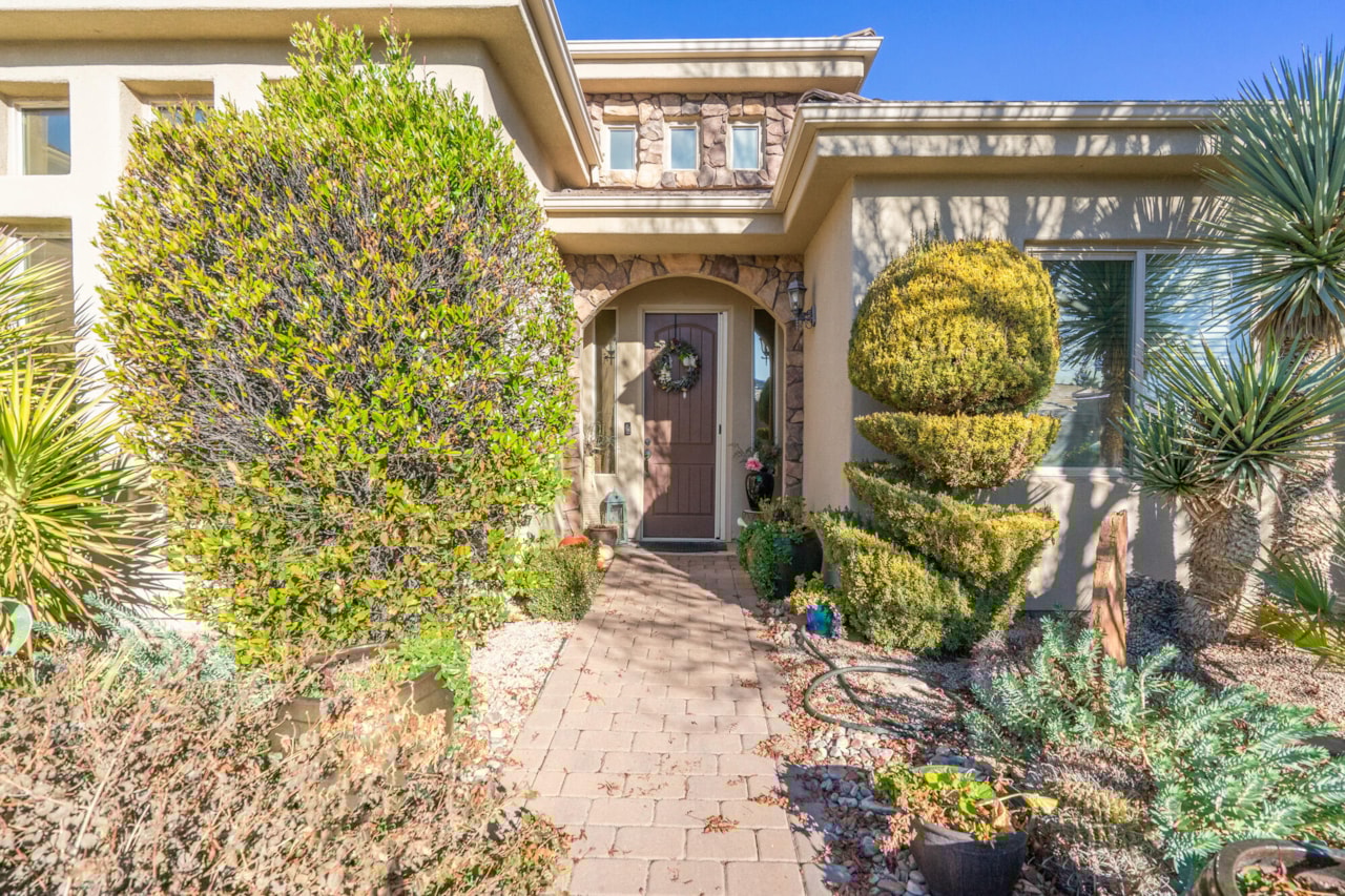 2246 W Sonoma LN St George, UT 84770 home for sale, MLS#25-267727 - Erika Rogers Photo 6