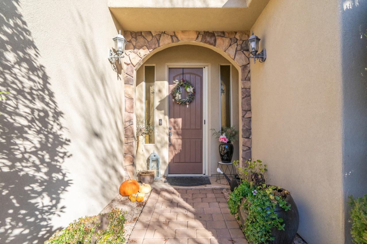 2246 W Sonoma LN St George, UT 84770 home for sale, MLS#25-267727 - Erika Rogers Photo 7