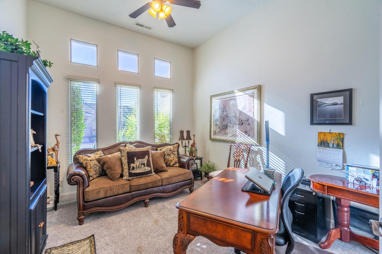 2246 W Sonoma LN St George, UT 84770 home for sale, MLS#25-267727 - Erika Rogers Photo 10