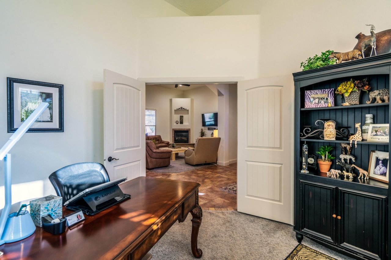 2246 W Sonoma LN St George, UT 84770 home for sale, MLS#25-267727 - Erika Rogers Photo 11