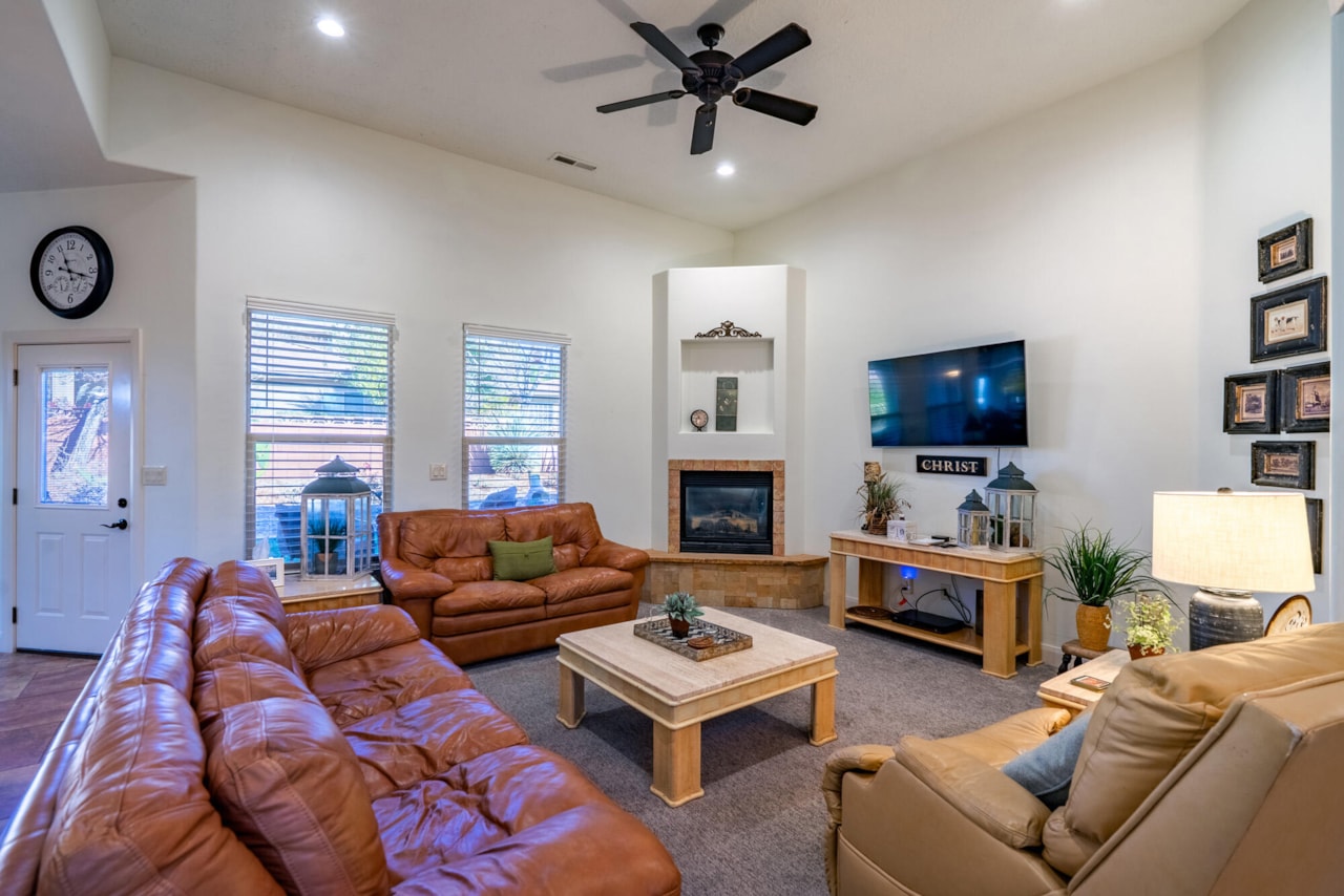 2246 W Sonoma LN St George, UT 84770 home for sale, MLS#25-267727 - Erika Rogers Photo 12