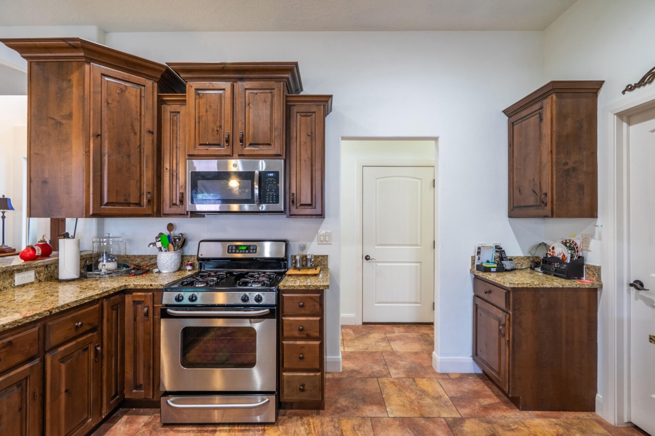 2246 W Sonoma LN St George, UT 84770 home for sale, MLS#25-267727 - Erika Rogers Photo 23