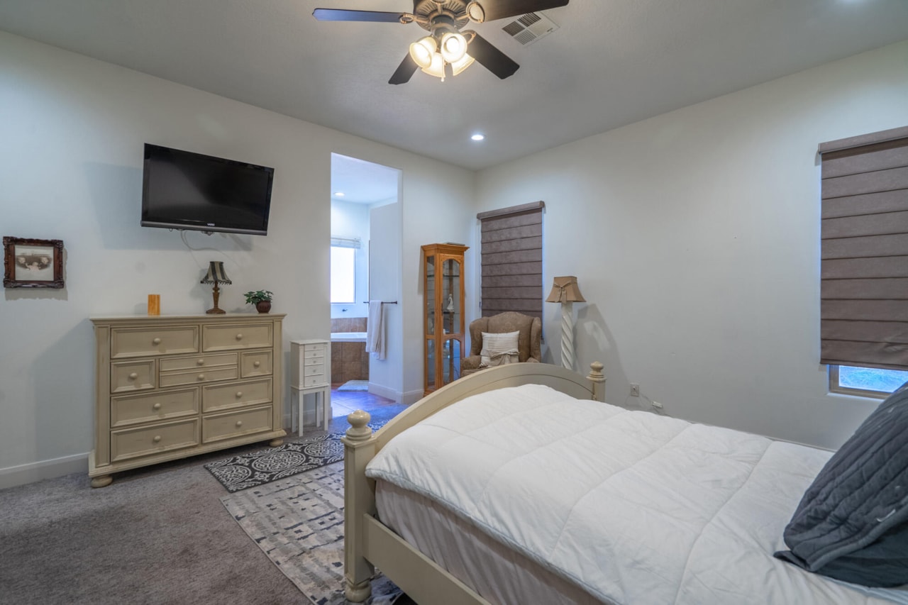 2246 W Sonoma LN St George, UT 84770 home for sale, MLS#25-267727 - Erika Rogers Photo 35