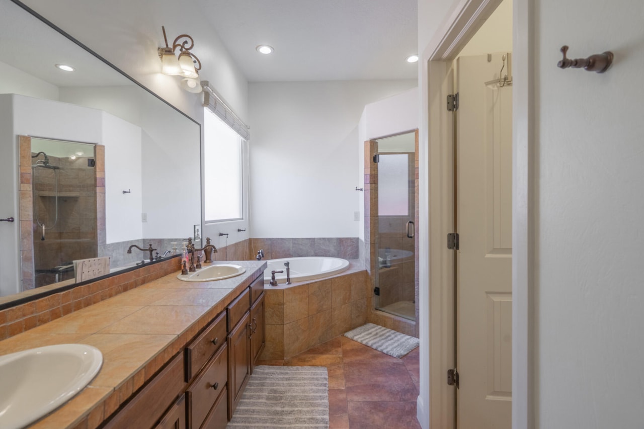 2246 W Sonoma LN St George, UT 84770 home for sale, MLS#25-267727 - Erika Rogers Photo 41