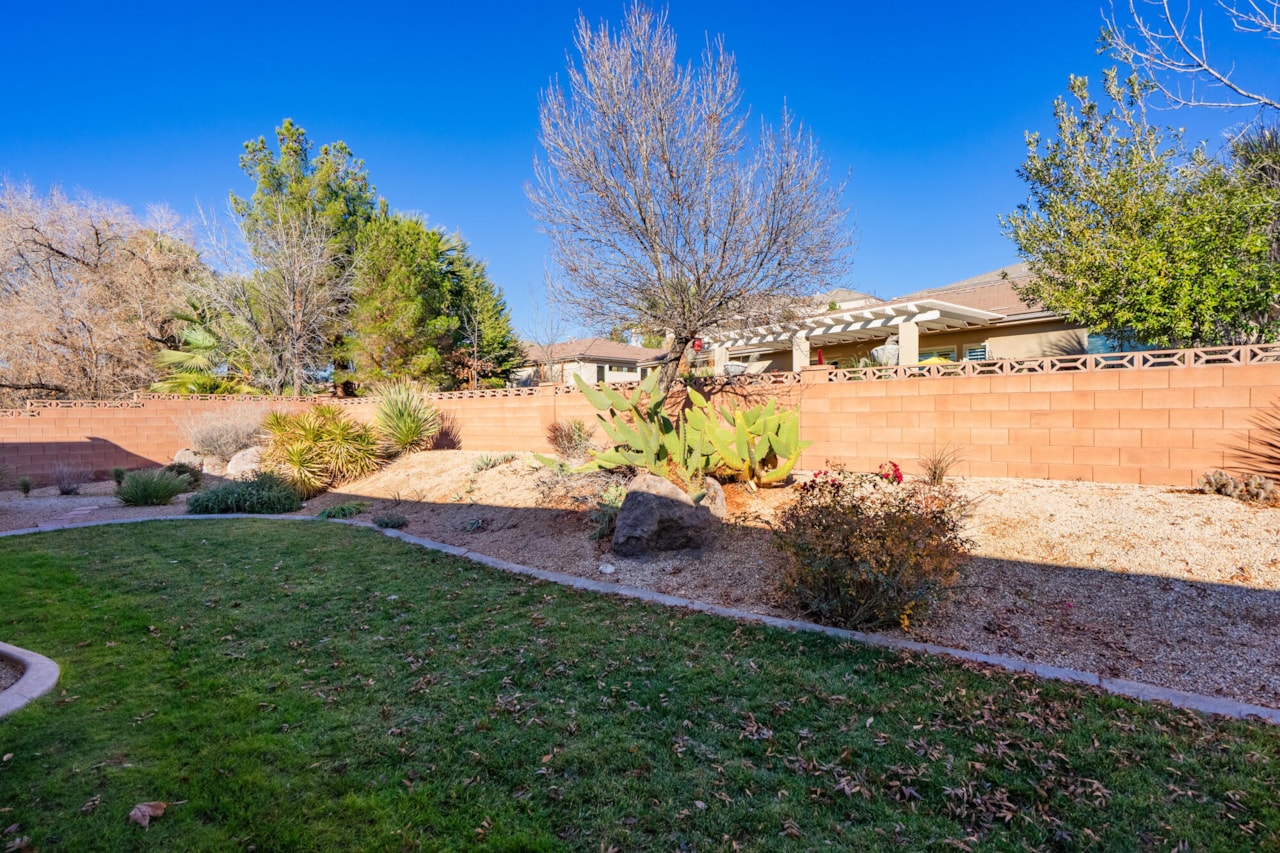 2246 W Sonoma LN St George, UT 84770 home for sale, MLS#25-267727 - Erika Rogers Photo 55