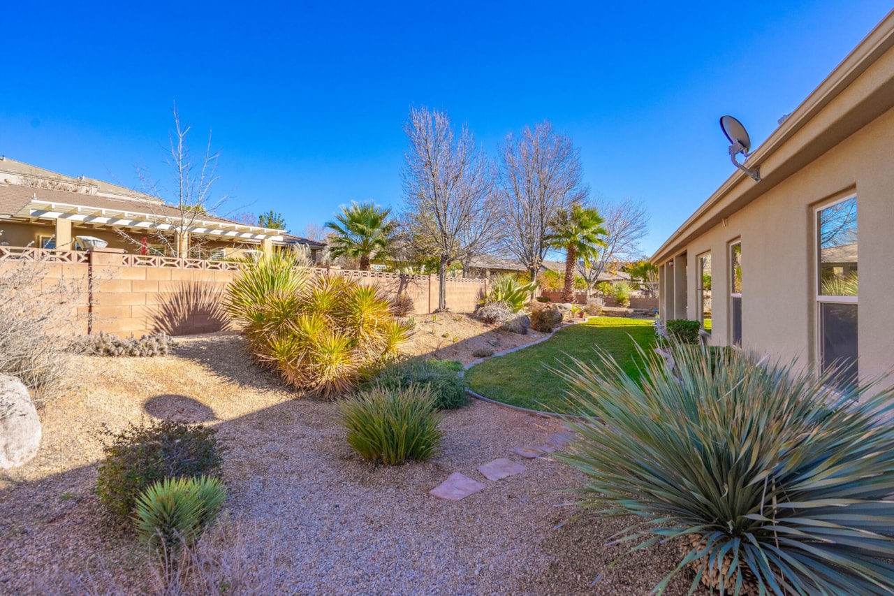 2246 W Sonoma LN St George, UT 84770 home for sale, MLS#25-267727 - Erika Rogers Photo 57