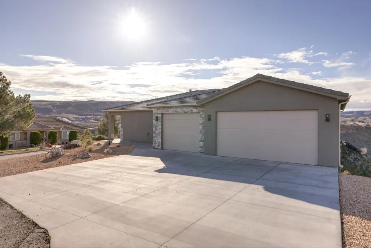 W 217 W Terrace Cir CIR Toquerville, UT 84774 home for sale, MLS#26-267798 - Erika Rogers Photo 2