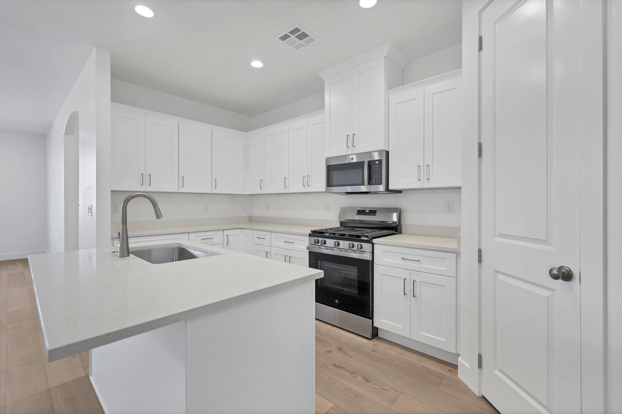 3693 S Brisbane CT St George, UT 84790 home for sale, MLS#26-267799 - Erika Rogers Photo 9