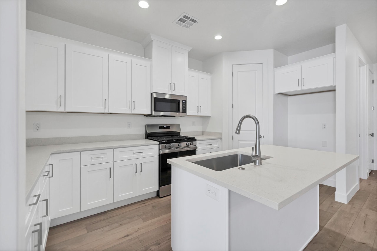 3693 S Brisbane CT St George, UT 84790 home for sale, MLS#26-267799 - Erika Rogers Photo 10