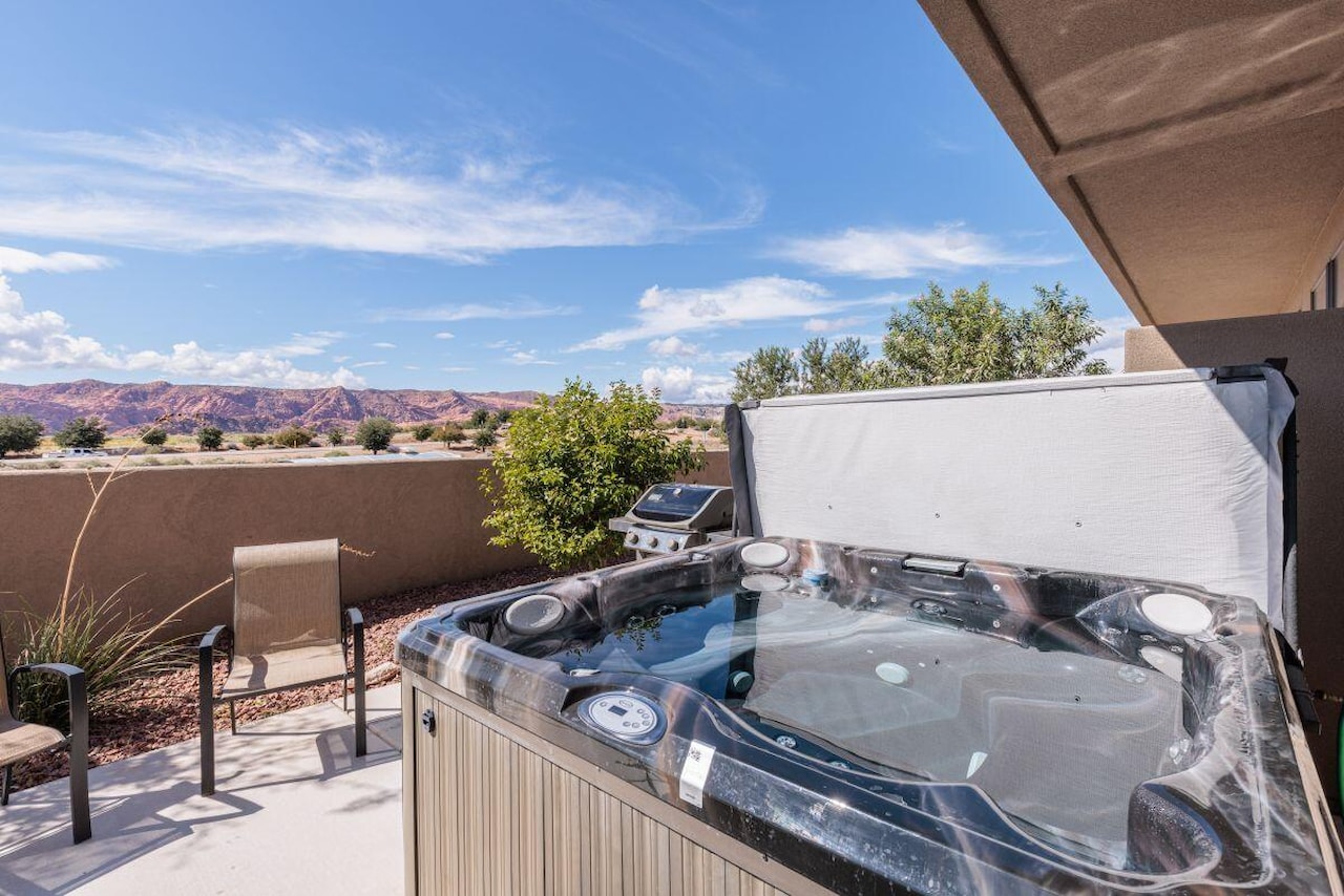 4845 N Fishers Island Way St George, UT 84770 home for sale, MLS#26-267802 - Erika Rogers Photo 2