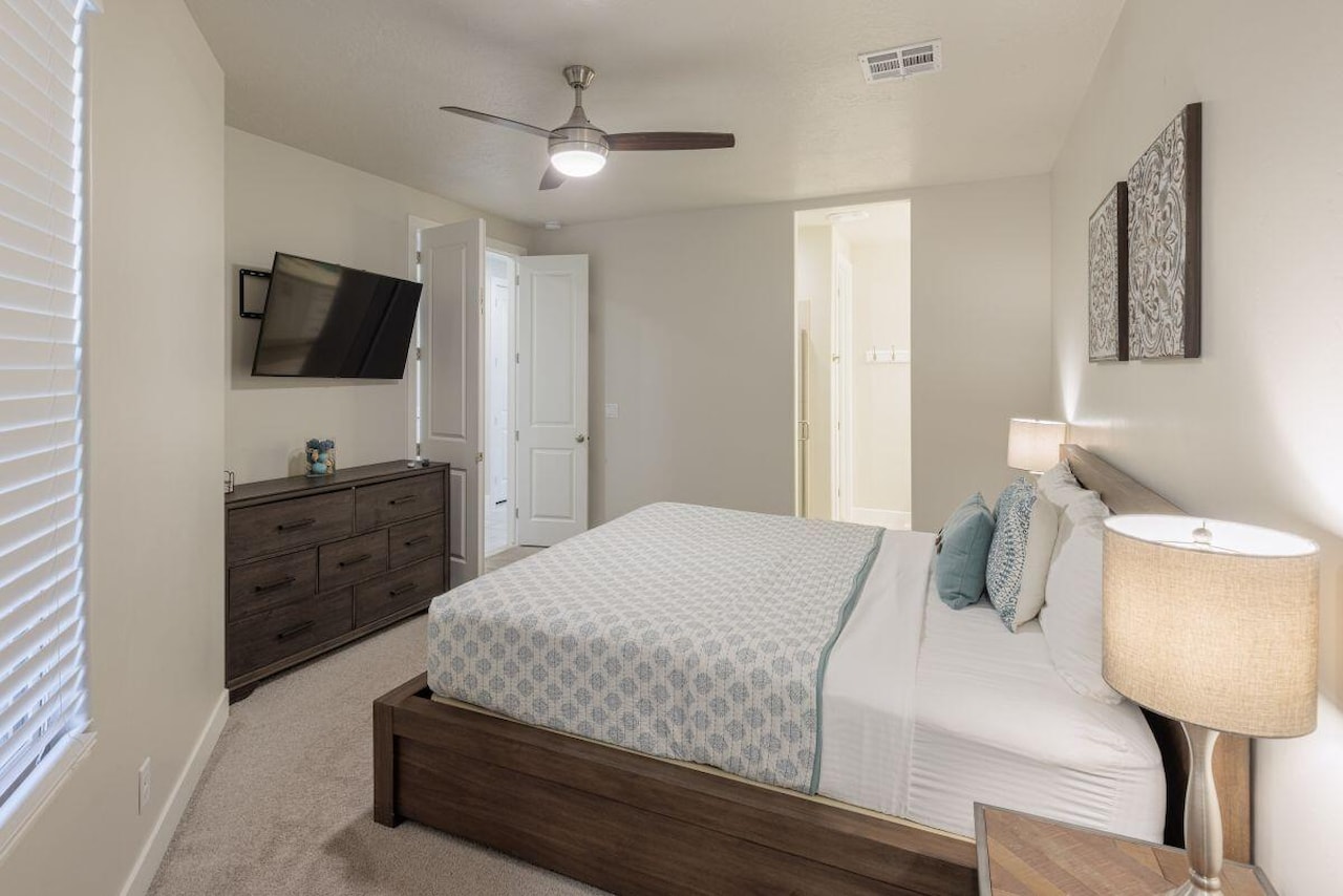 4845 N Fishers Island Way St George, UT 84770 home for sale, MLS#26-267802 - Erika Rogers Photo 6