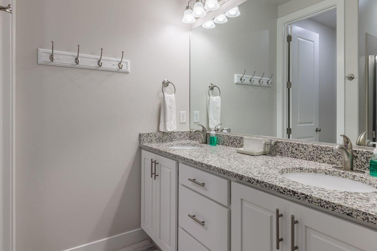 4845 N Fishers Island Way St George, UT 84770 home for sale, MLS#26-267802 - Erika Rogers Photo 7