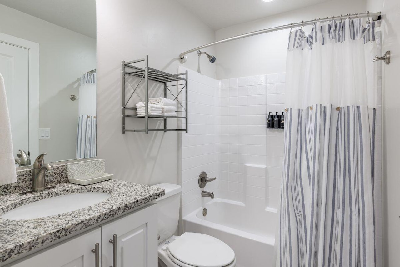 4845 N Fishers Island Way St George, UT 84770 home for sale, MLS#26-267802 - Erika Rogers Photo 10