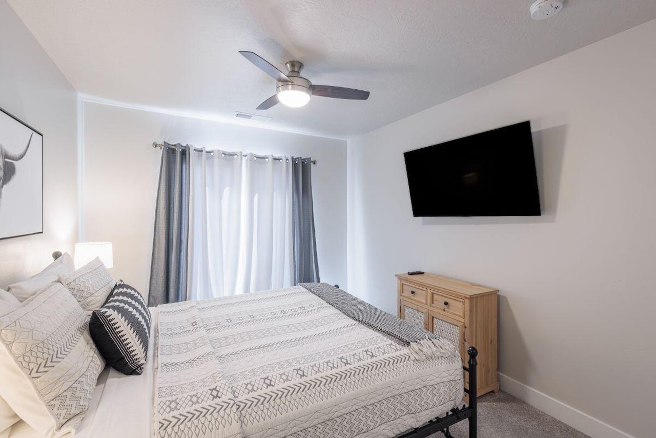 4845 N Fishers Island Way St George, UT 84770 home for sale, MLS#26-267802 - Erika Rogers Photo 11