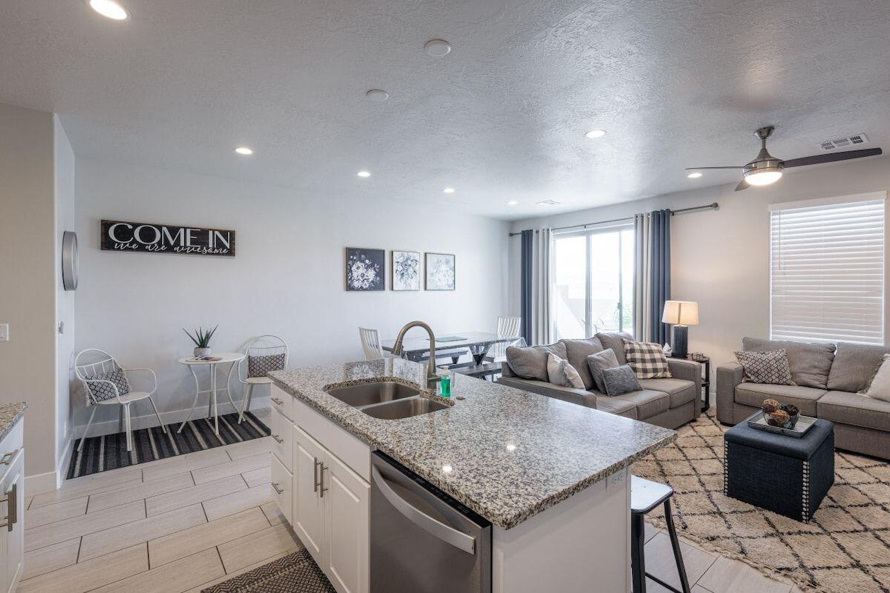 4845 N Fishers Island Way St George, UT 84770 home for sale, MLS#26-267802 - Erika Rogers Photo 16