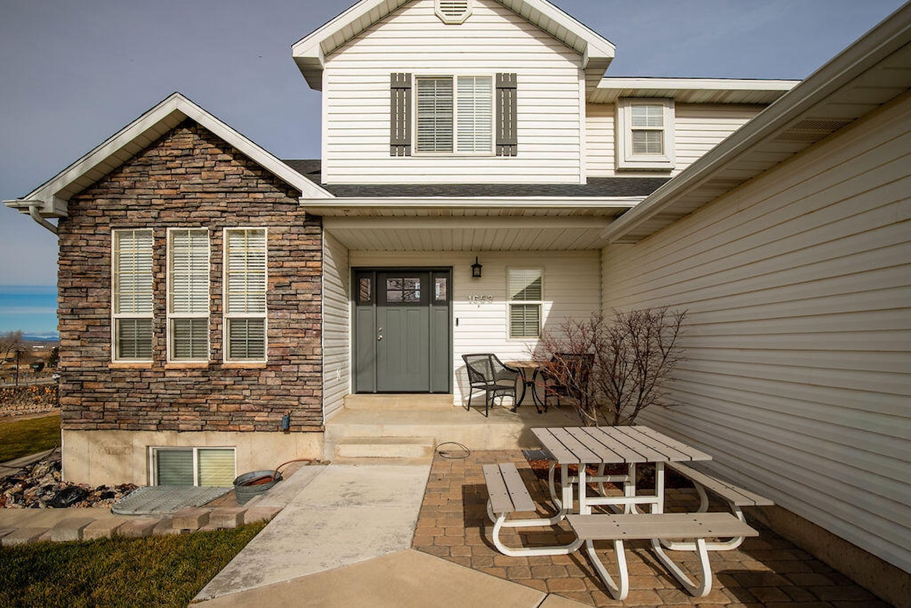 1653 N Millstone CIR Enoch, UT 84721 home for sale, MLS#26-267804 - Erika Rogers Photo 2