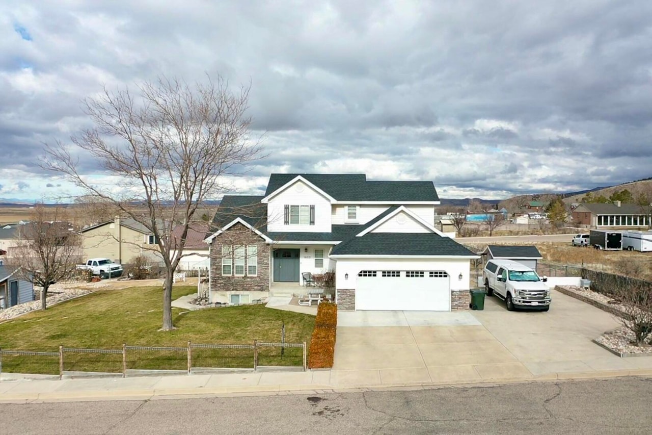 1653 N Millstone CIR Enoch, UT 84721 home for sale, MLS#26-267804 - Erika Rogers Photo 4