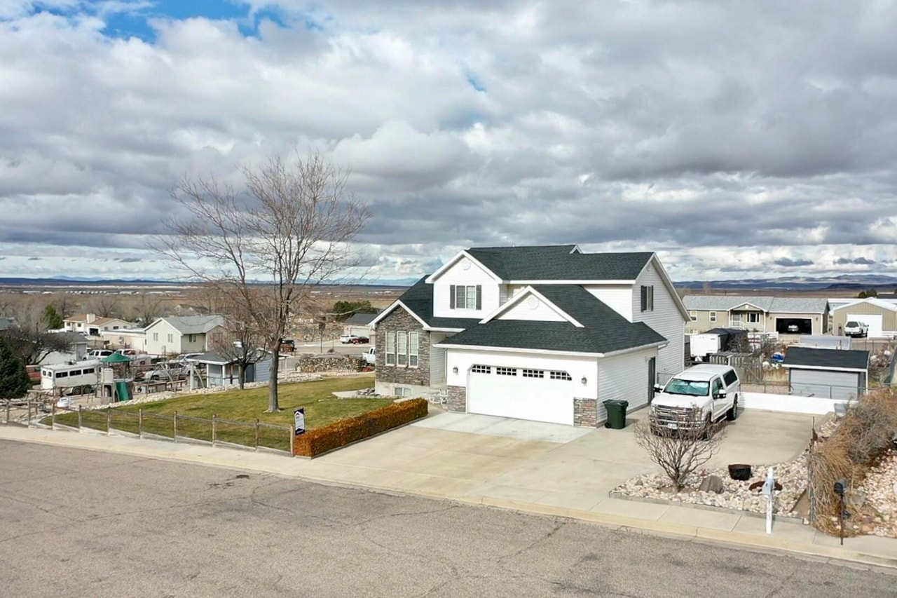 1653 N Millstone CIR Enoch, UT 84721 home for sale, MLS#26-267804 - Erika Rogers Photo 6