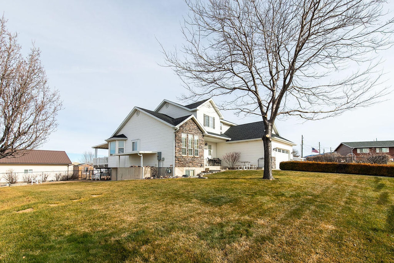 1653 N Millstone CIR Enoch, UT 84721 home for sale, MLS#26-267804 - Erika Rogers Photo 8