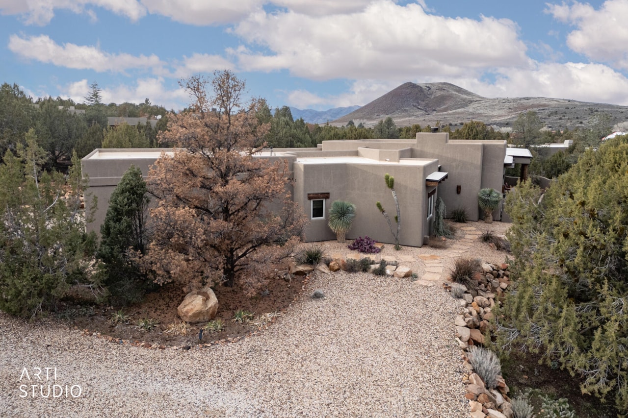 731 N Rock Garden LN Dammeron Valley, UT 84783 home for sale, MLS#26-267808 - Erika Rogers Photo 4