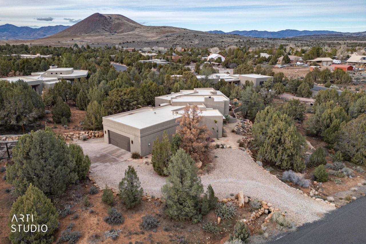 731 N Rock Garden LN Dammeron Valley, UT 84783 home for sale, MLS#26-267808 - Erika Rogers Photo 5