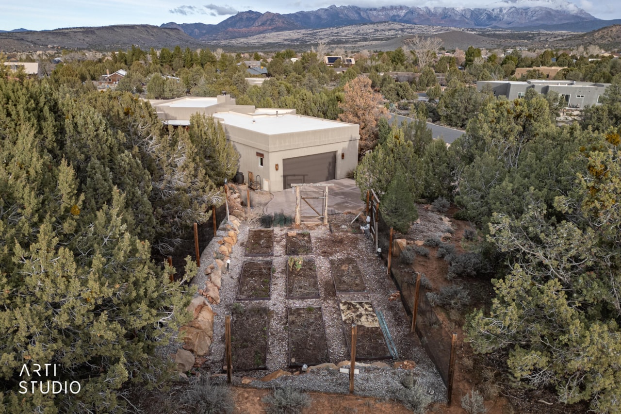 731 N Rock Garden LN Dammeron Valley, UT 84783 home for sale, MLS#26-267808 - Erika Rogers Photo 15