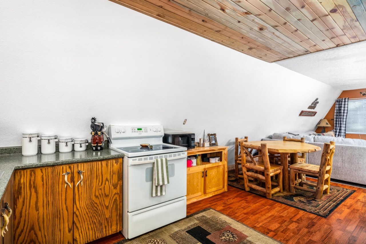 885 N Spruce DR Duck Creek, UT 84762 home for sale, MLS#26-267812 - Erika Rogers Photo 9